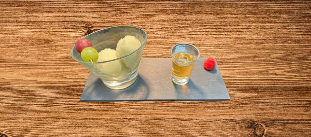 2 boules + 1 shot au choix : 
Pomme+Calvados, citron+limoncello, Poire williams ou citron+vodka 